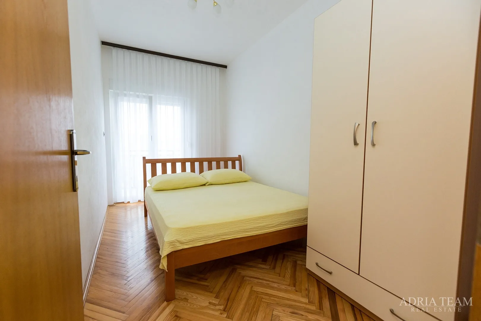 apartmanska kuća s bazenom - slika 8