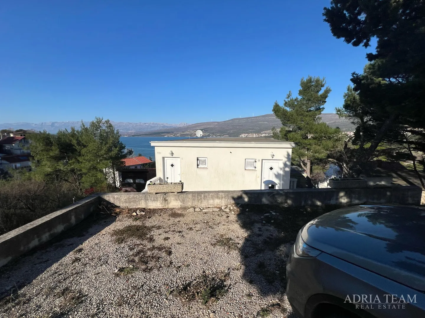 kuća s tri stambene jedinice, pogled na more i velebit - donji karin - slika 97