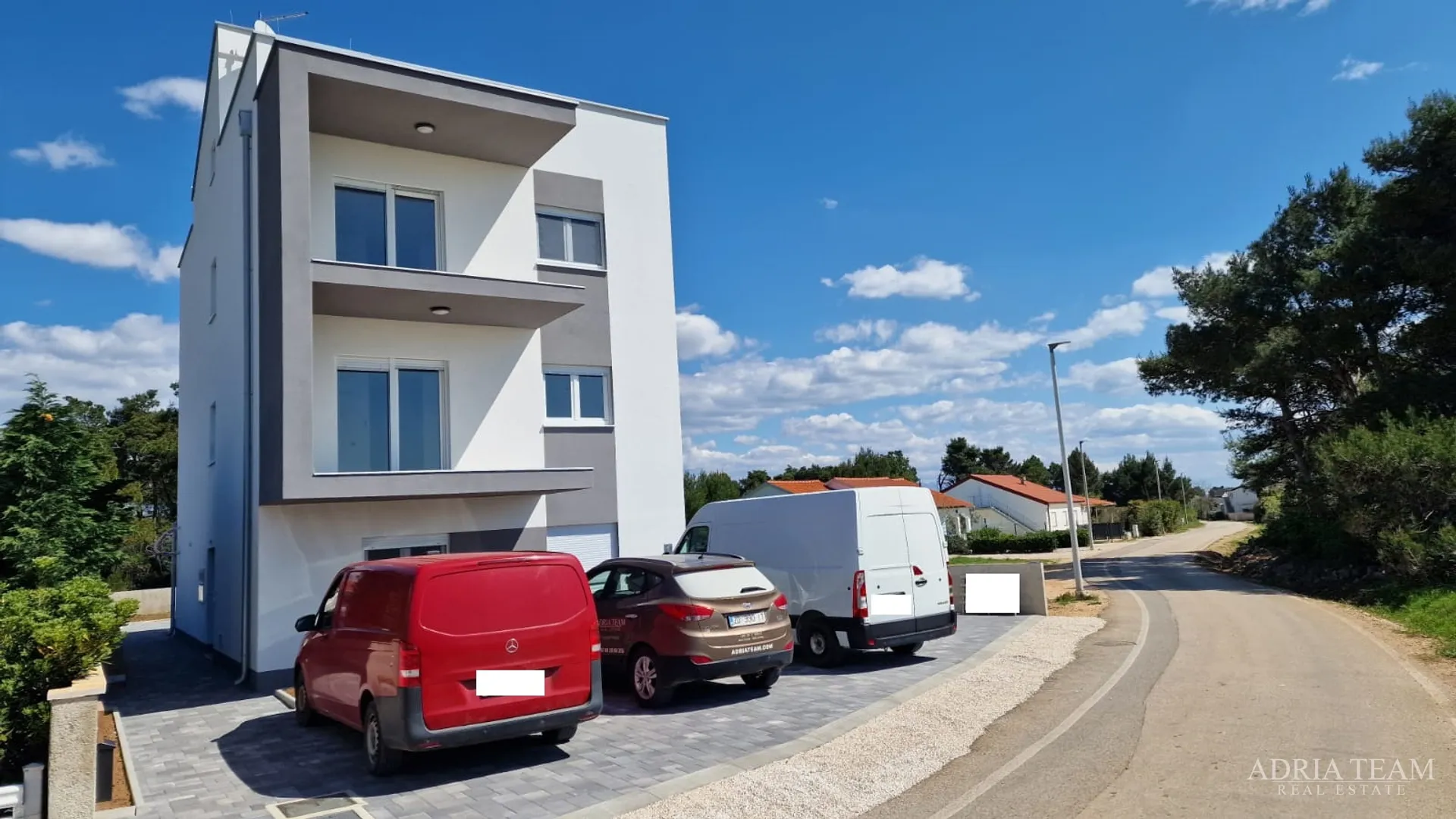 stambena zgrada s tri stambene jedinice i krovnom terasom - vir - slika 7