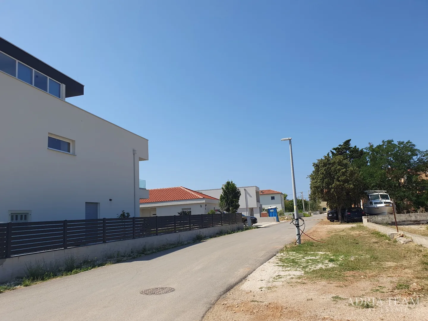 privlaka – mletik: građevinsko zemljište s izdanim projektom i dozvolom - slika 2