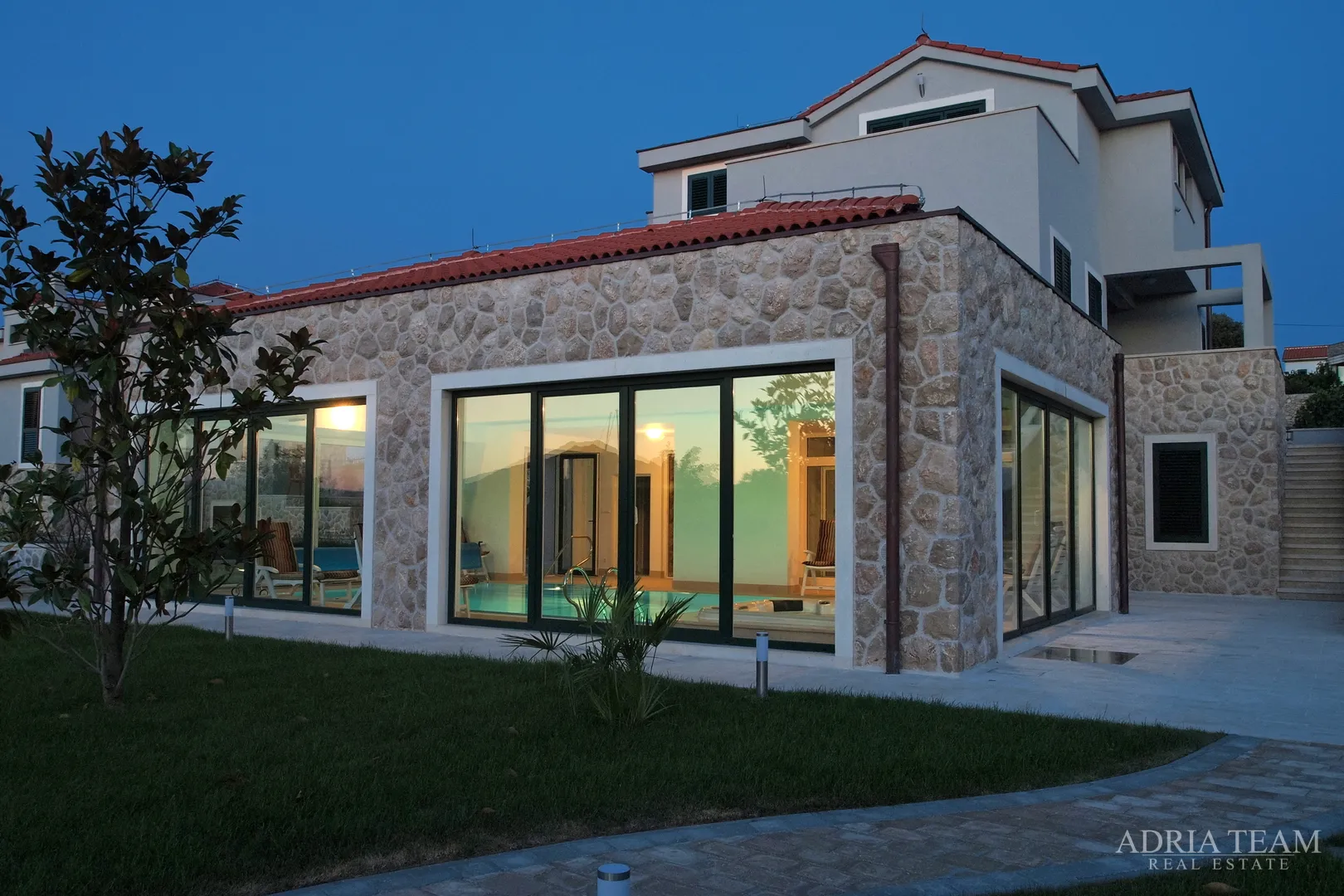 luksuzna vila 100 m od marine - betina, murter - slika 19