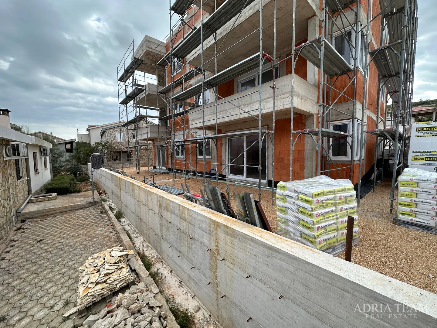 apartmani u stambenoj zgradi u novogradnji, prekrasan pogled, 45 m od mora - vinjerac - slika 5