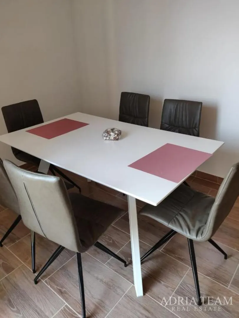 kuća s 3 stambene jedinice i bazenom, pogled na more - maslenica - slika 24