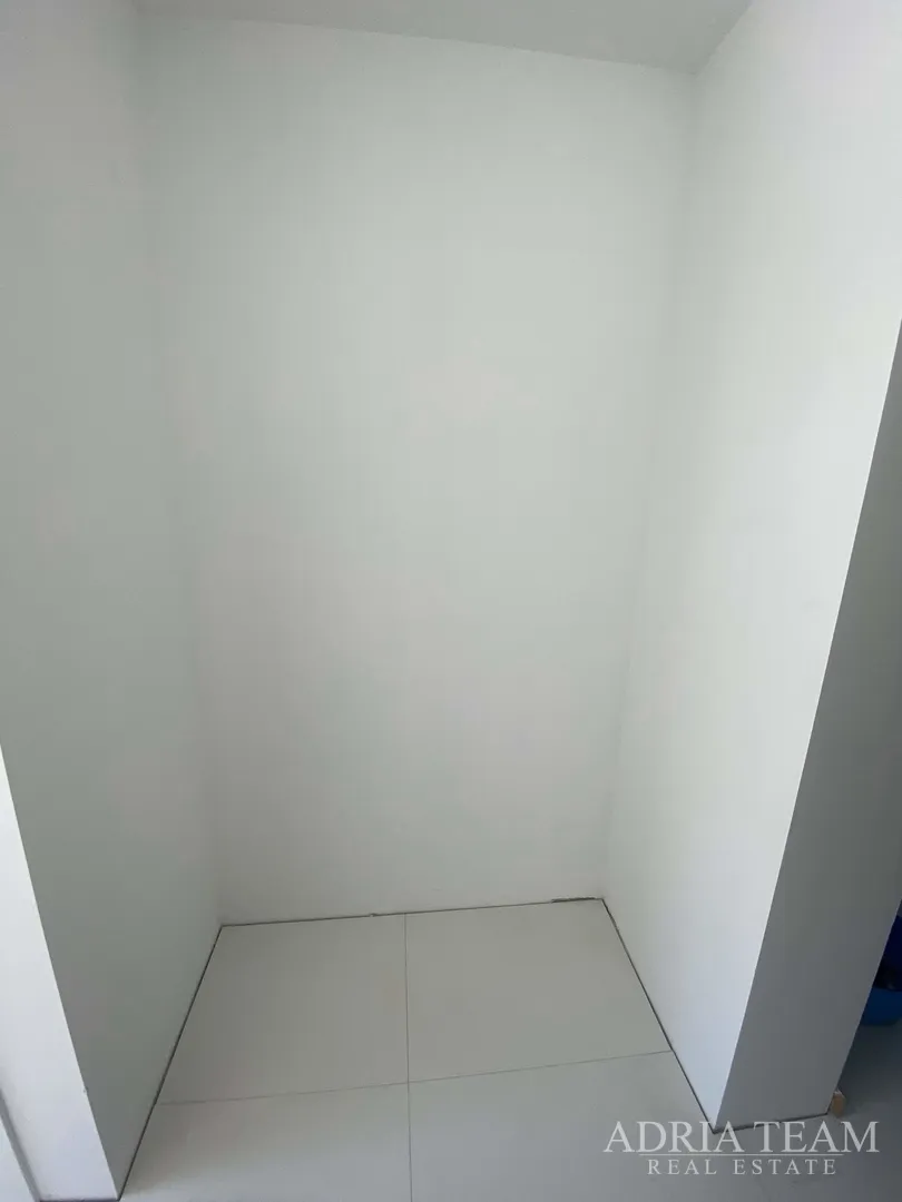 obiteljska kuća s velikim i uređenim dvorištem i bazenom, 400 m od mora, zadar - borik - slika 19