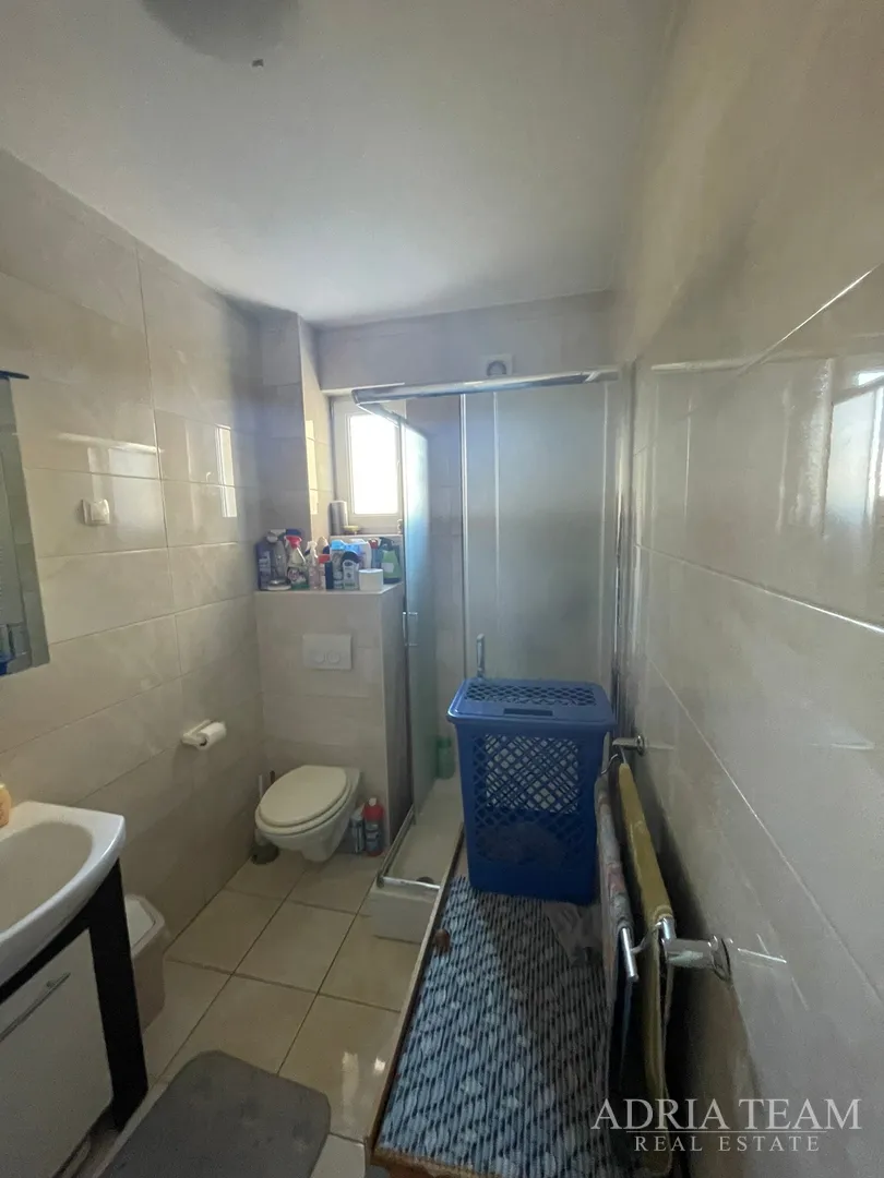 troetažni apartman u stambenoj zgradi - vrsi - slika 27
