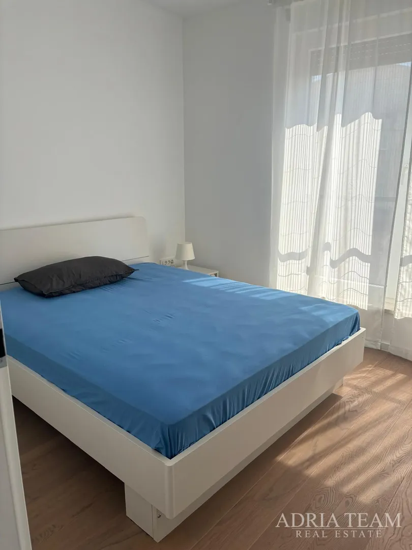 kuća s garažom te otvorenim pogledom na more i planine - vir - slika 11