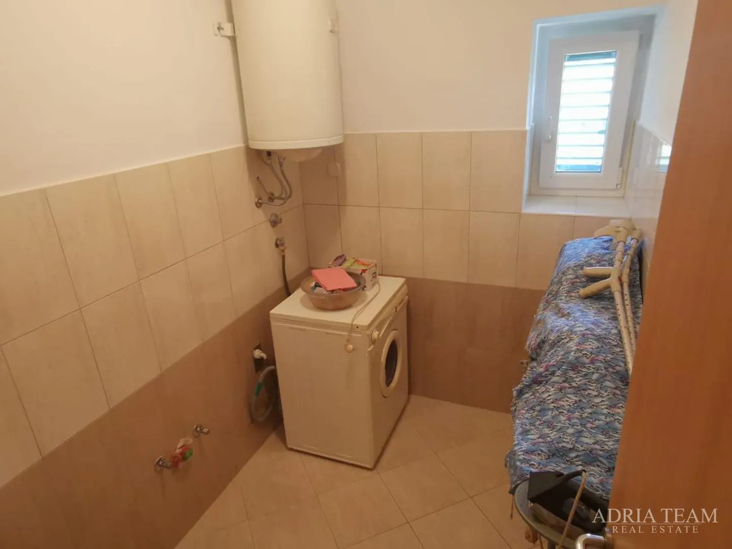 kuća s 3 apartmana i velikom okućnicom - poljana, ugljan - slika 14