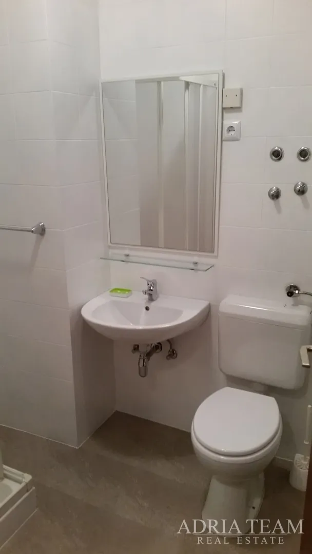 apartmanska kuća 100 m od mora, odlična lokacija - novalja, pag - slika 14