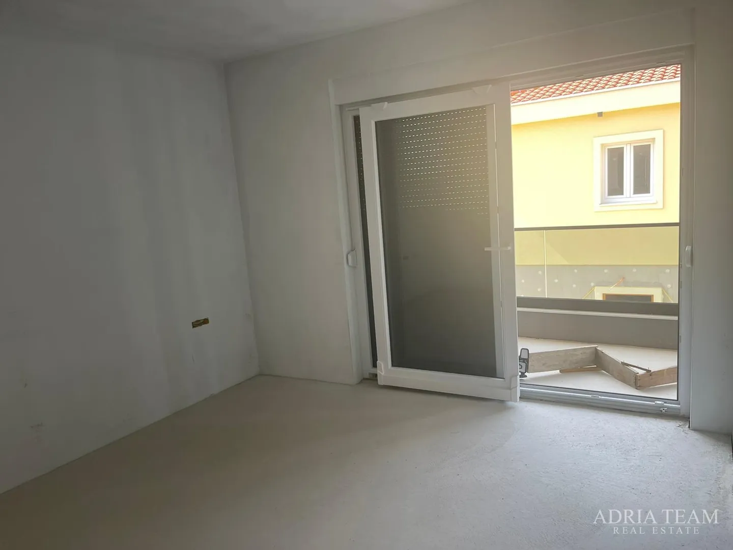 vila s bazenom u novogradnji - zaton - slika 34