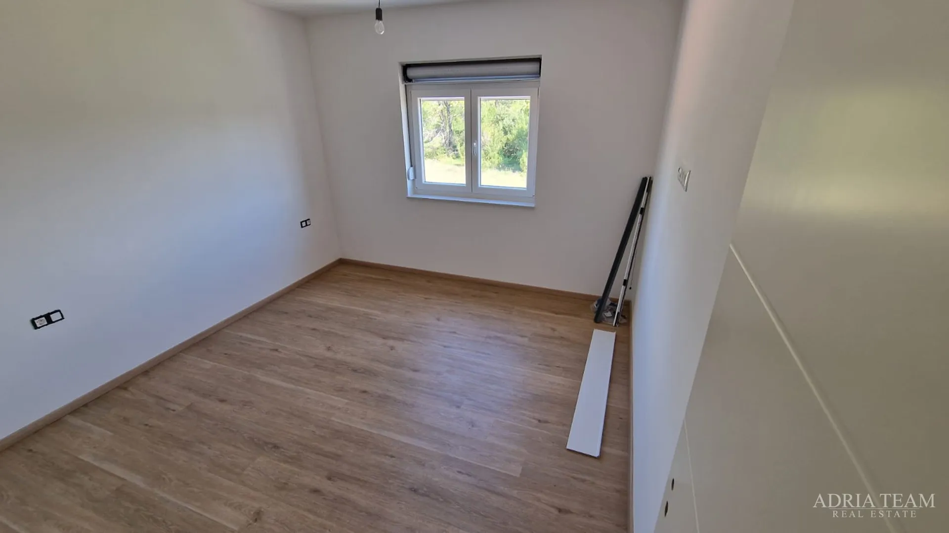 stambena zgrada s tri stambene jedinice i krovnom terasom - vir - slika 22