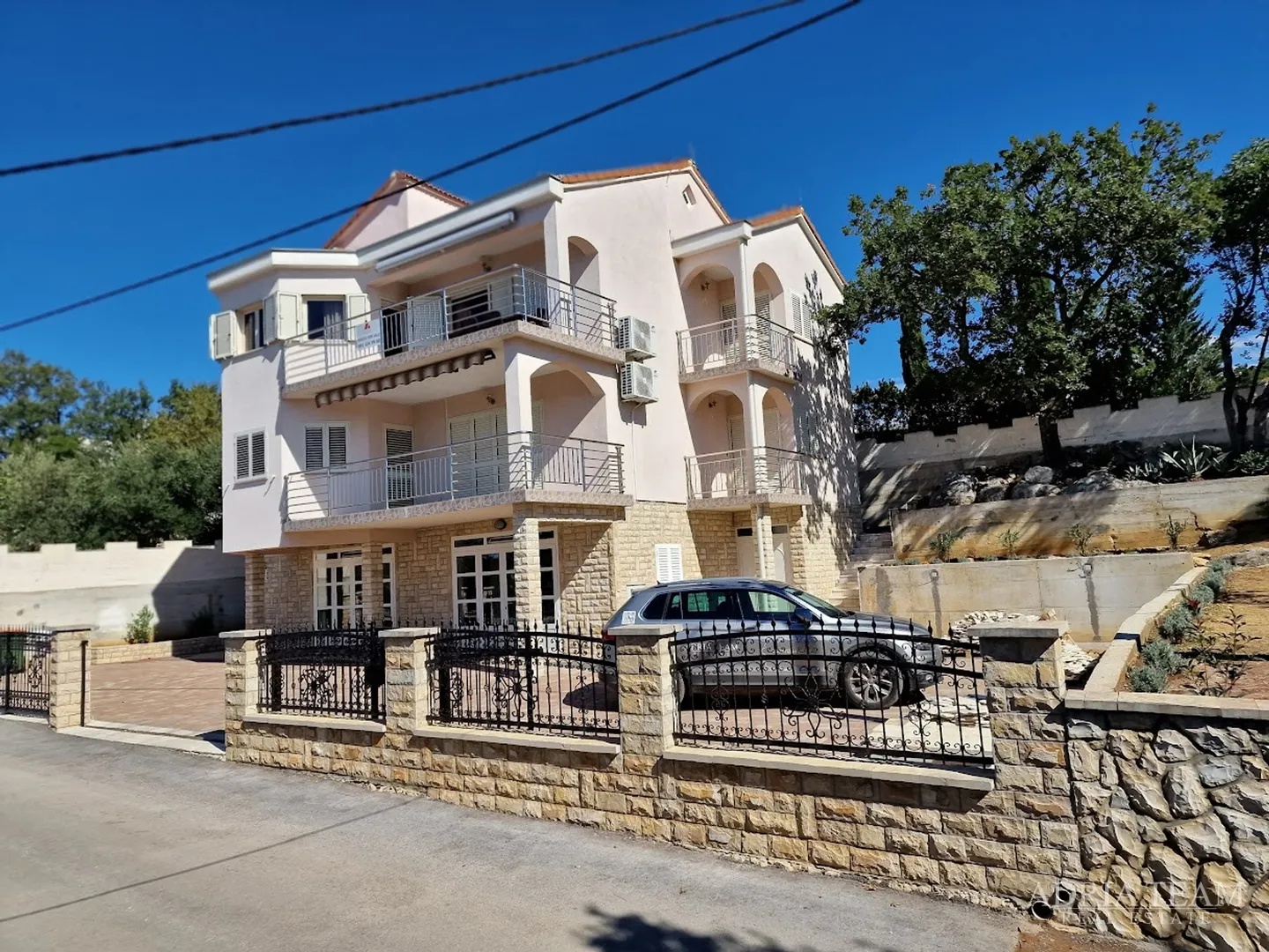 kuća s 2 stana, neposredna blizina mora - maslenica - slika 4
