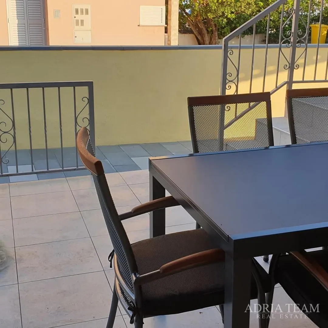 apartmanska kuća u 1.redu do mora - slika 31