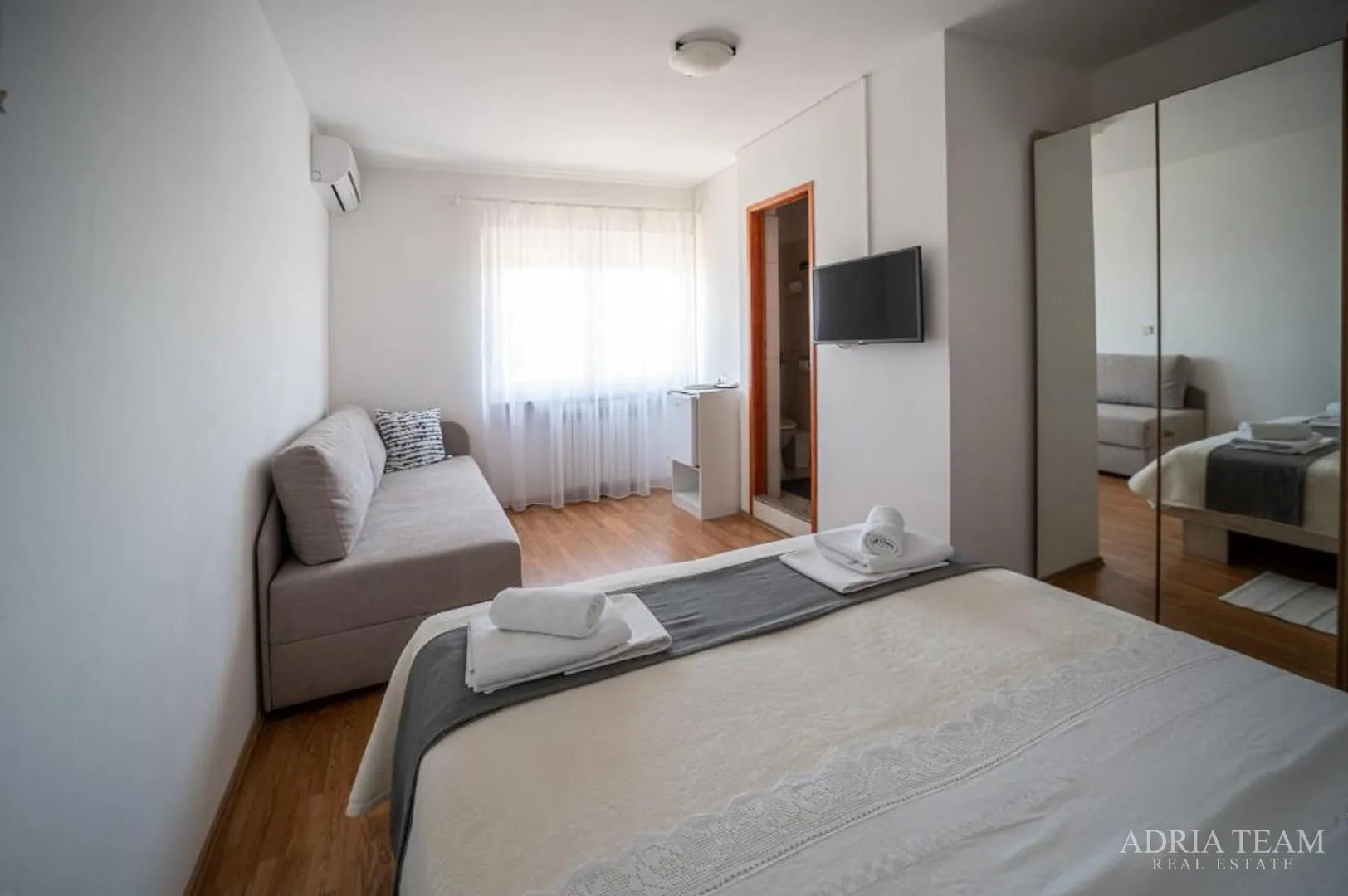 hotel - sukošan, prvi red do mora - slika 20