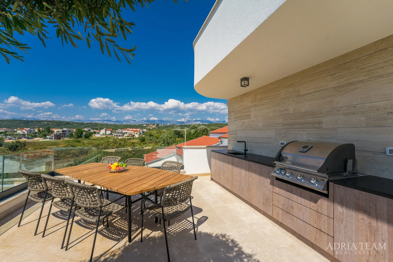 luksuzna vila u prvom redu do mora - ljubač - slika 38