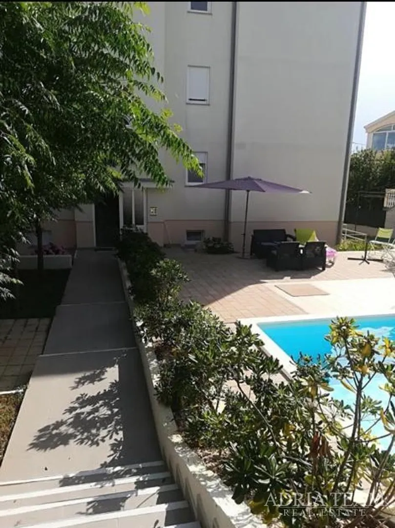 kuća s 10 apartmana, pogled na more - petrčane - slika 6