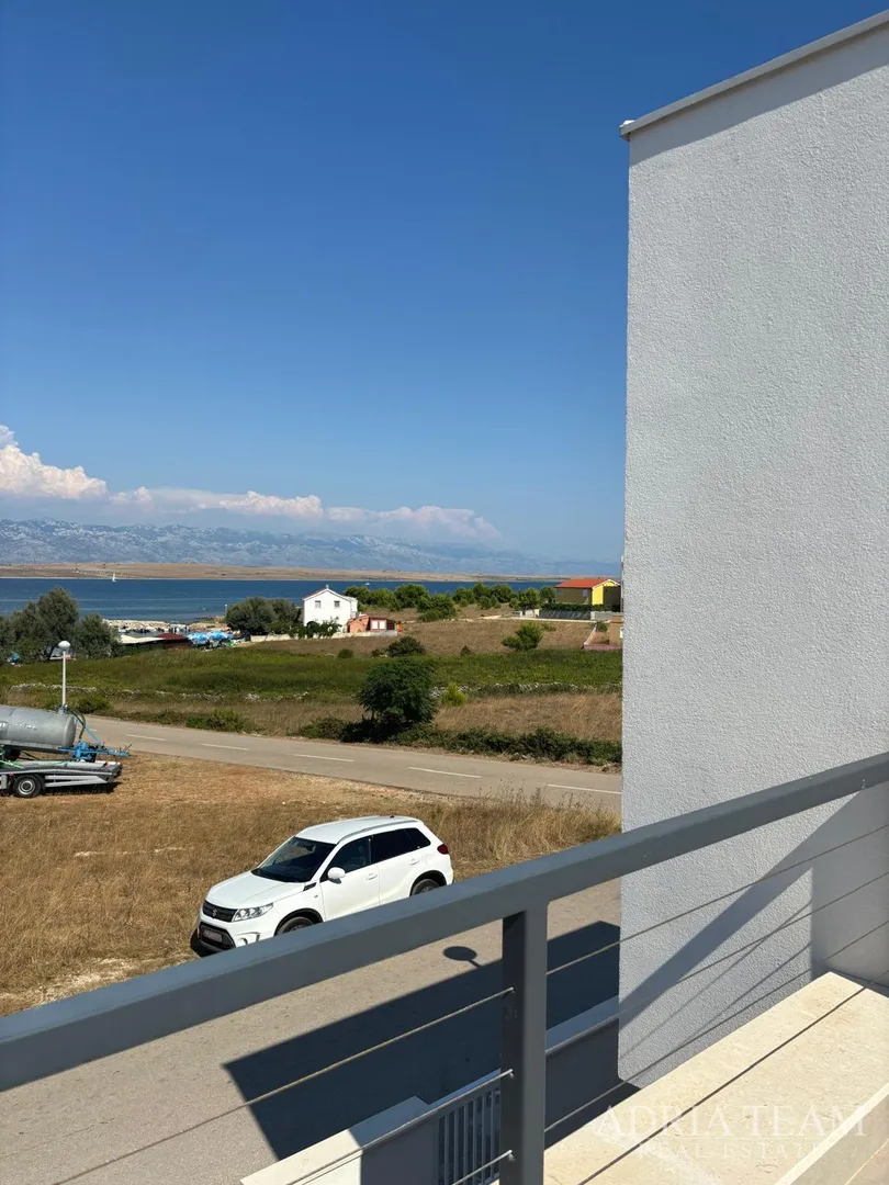 kuća s garažom te otvorenim pogledom na more i planine - vir - slika 32