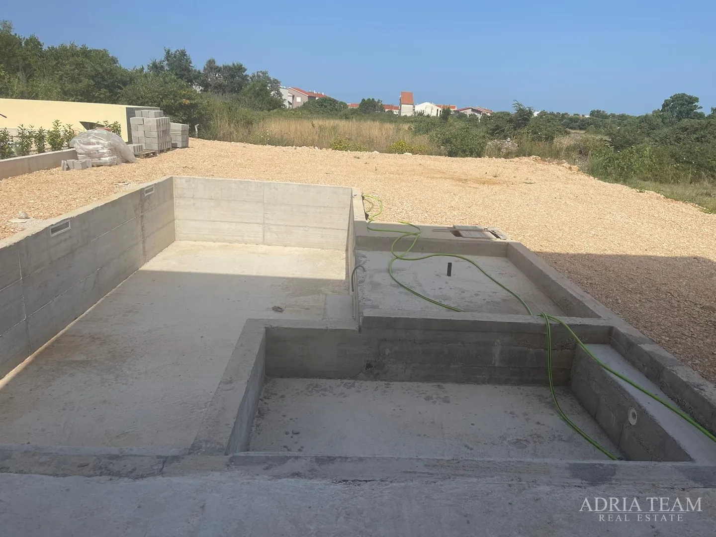 vila s bazenom u novogradnji - zaton - slika 60