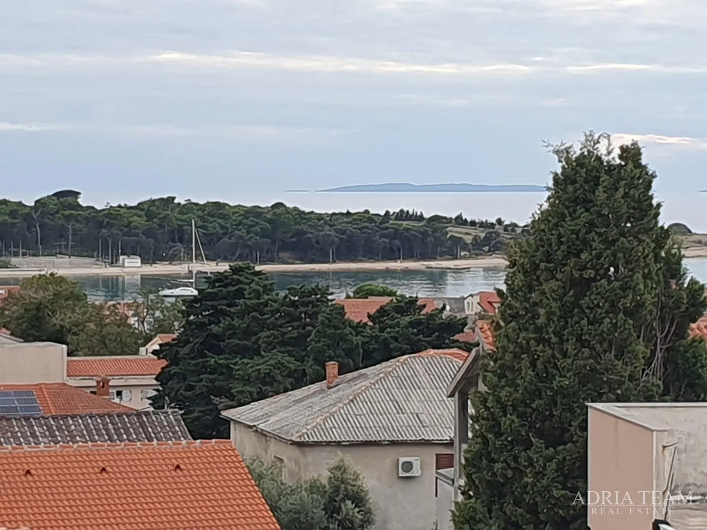 kuća s deset stambenih jedinica blizu centra s pogledom na more - novalja, pag - slika 21
