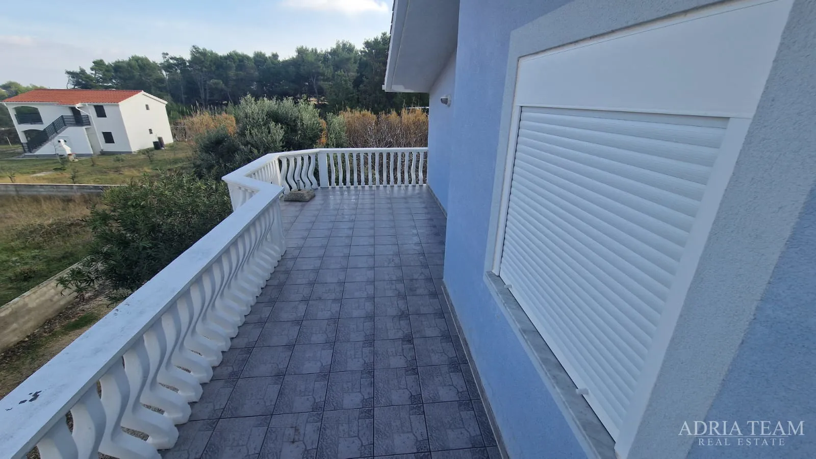 atraktivna kuća s tri stambene jedinice, 200 m od mora - vir - slika 12