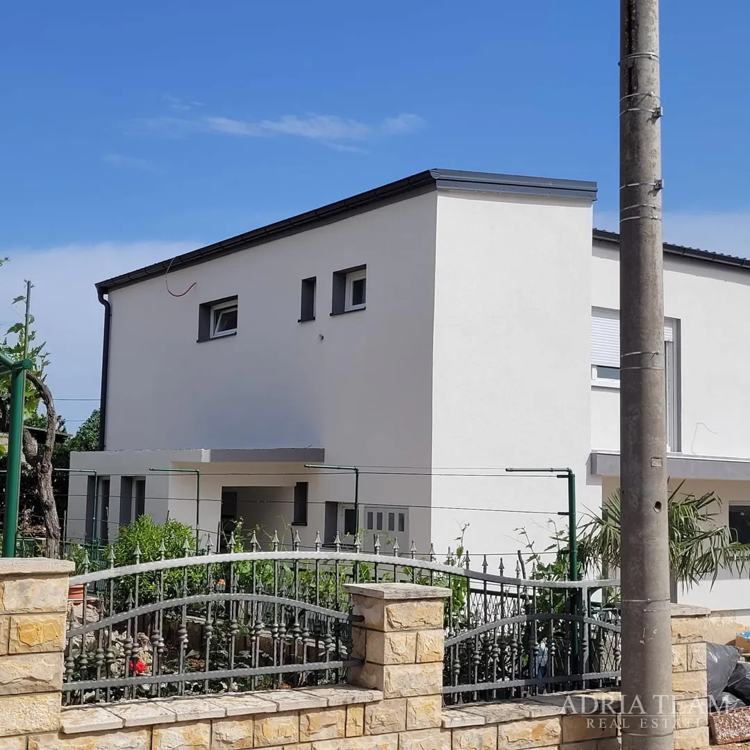 Apartmani U Stambenoj Zgradi S Vrtom, Mirna I Tiha Pozicija, Posedarje - Zadar