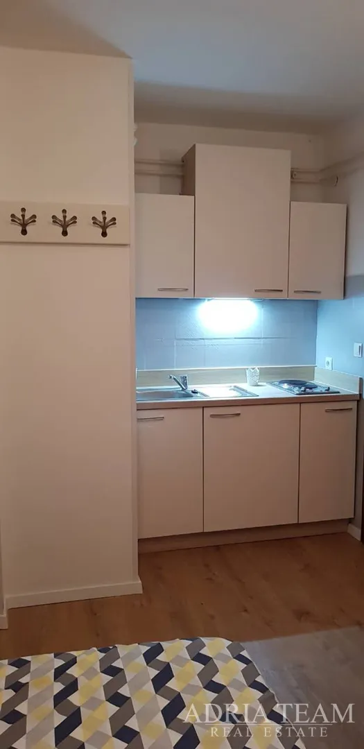 apartmanska kuća 100 m od mora, odlična lokacija - novalja, pag - slika 59