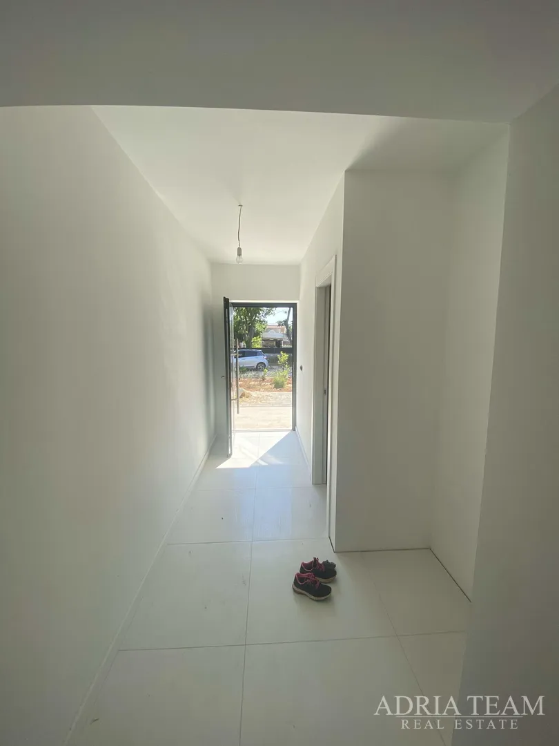obiteljska kuća s velikim i uređenim dvorištem i bazenom, 400 m od mora, zadar - borik - slika 10
