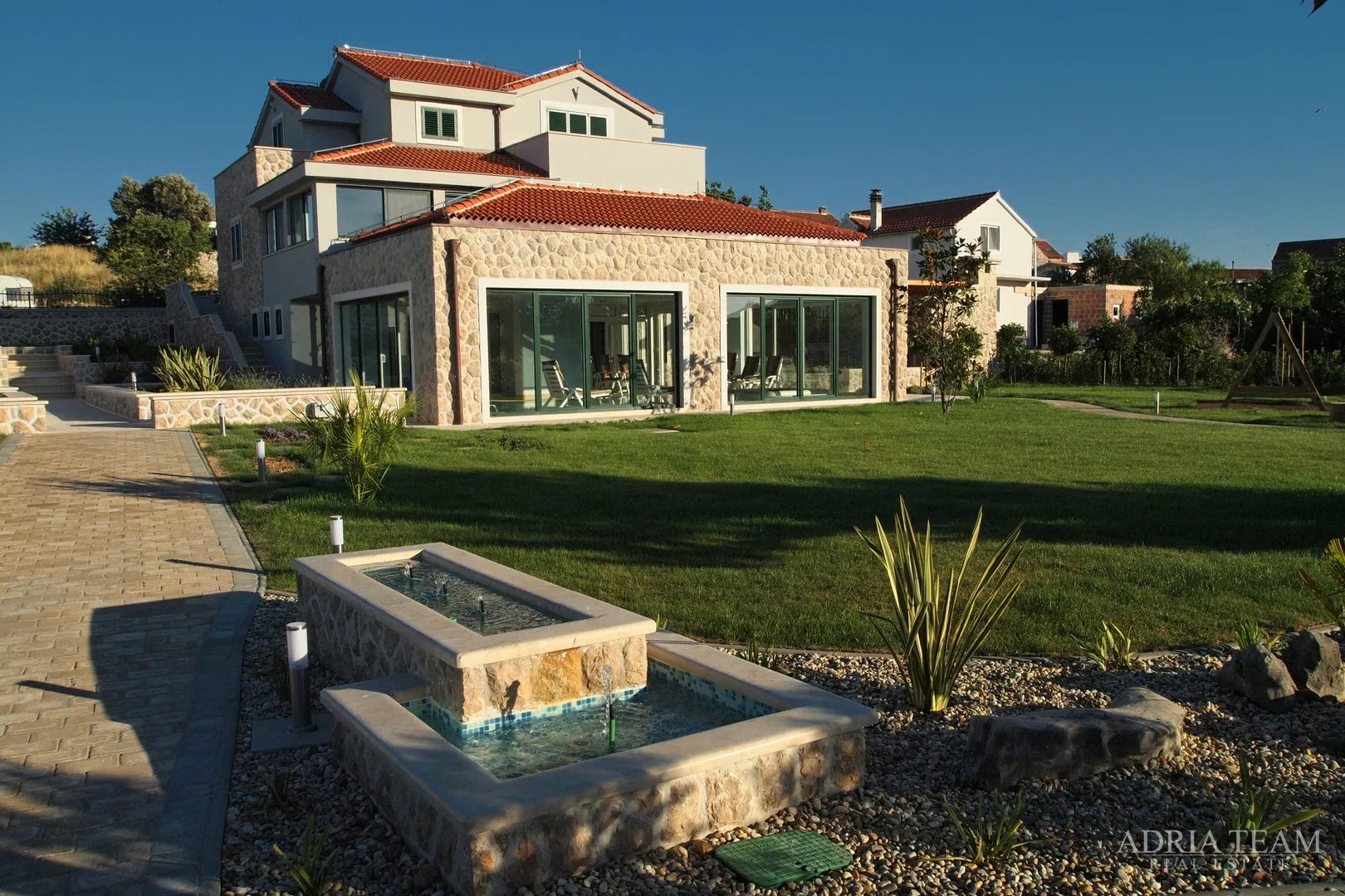 luksuzna vila 100 m od marine - betina, murter - slika 9