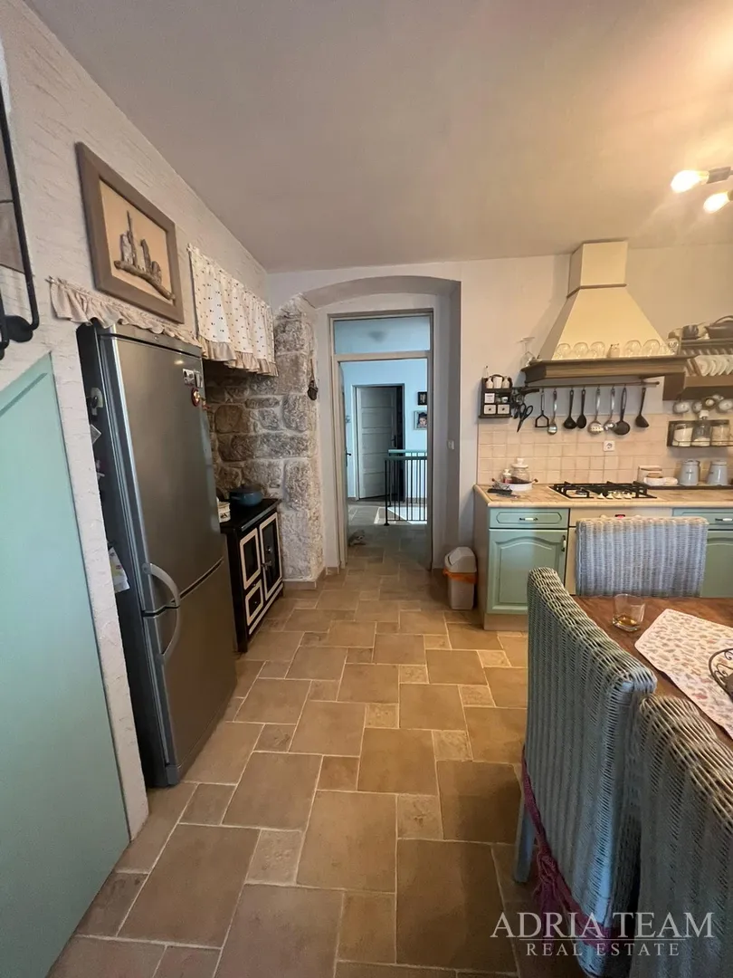 kuća u nizu s apartmanom i poslovnim prostorom, izvrsna lokacija i investicija - pirovac, centar - slika 21