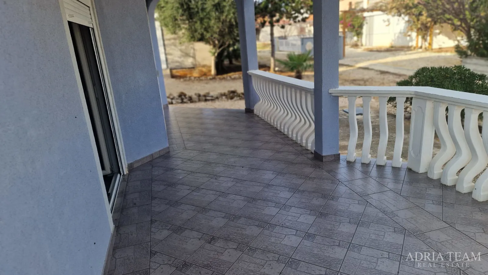 atraktivna kuća s tri stambene jedinice, 200 m od mora - vir - slika 7