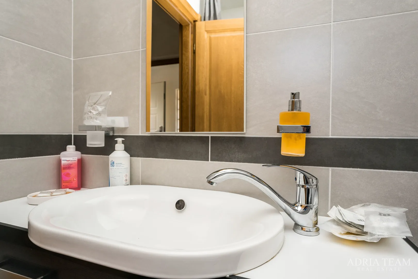 imanje s luksuznom vilom s grijanim bazenom i natkrivenom terasom - 10 000 m2 zemljišta! - slika 167