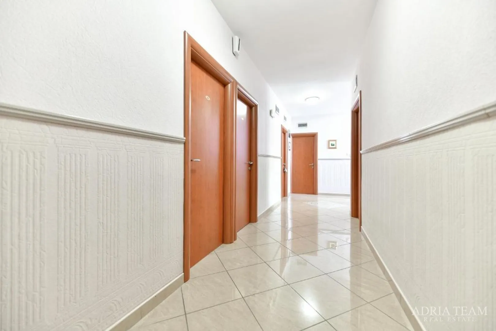 hotelski kompleks s restoranom i uhodanim poslom u turizmu, sukošan - zadar - slika 7