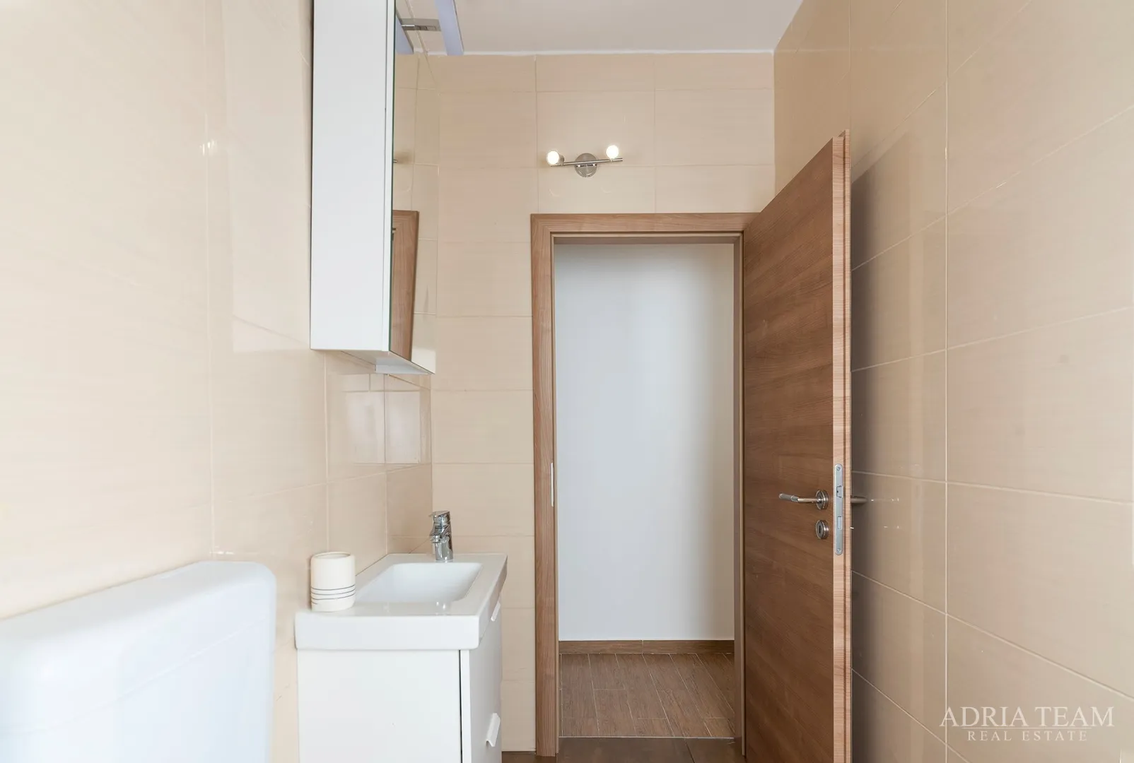 apartmanska kuća s bazenom, mirna i tiha pozicija, posedarje - slika 9