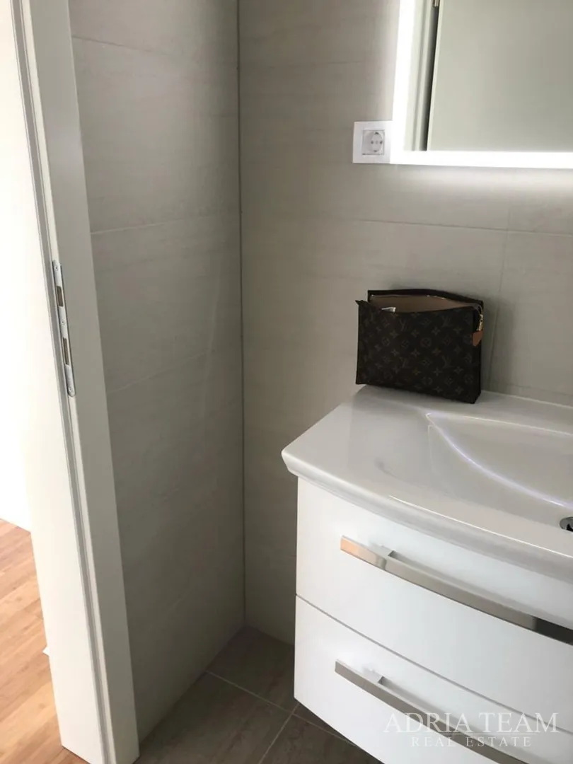 apartman s 3 spavaće sobe, 1. red do mora, povljana - pag - slika 19