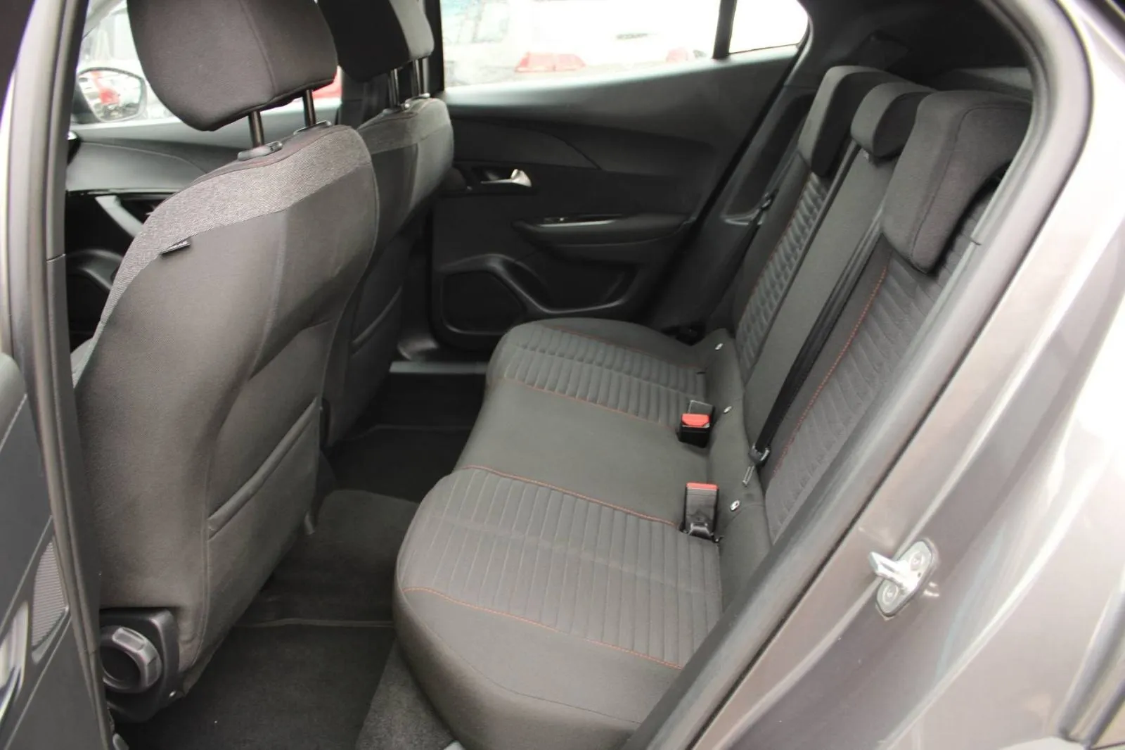 peugeot 2008 1.2 puretech automatik *led, navigacija* - slika 10