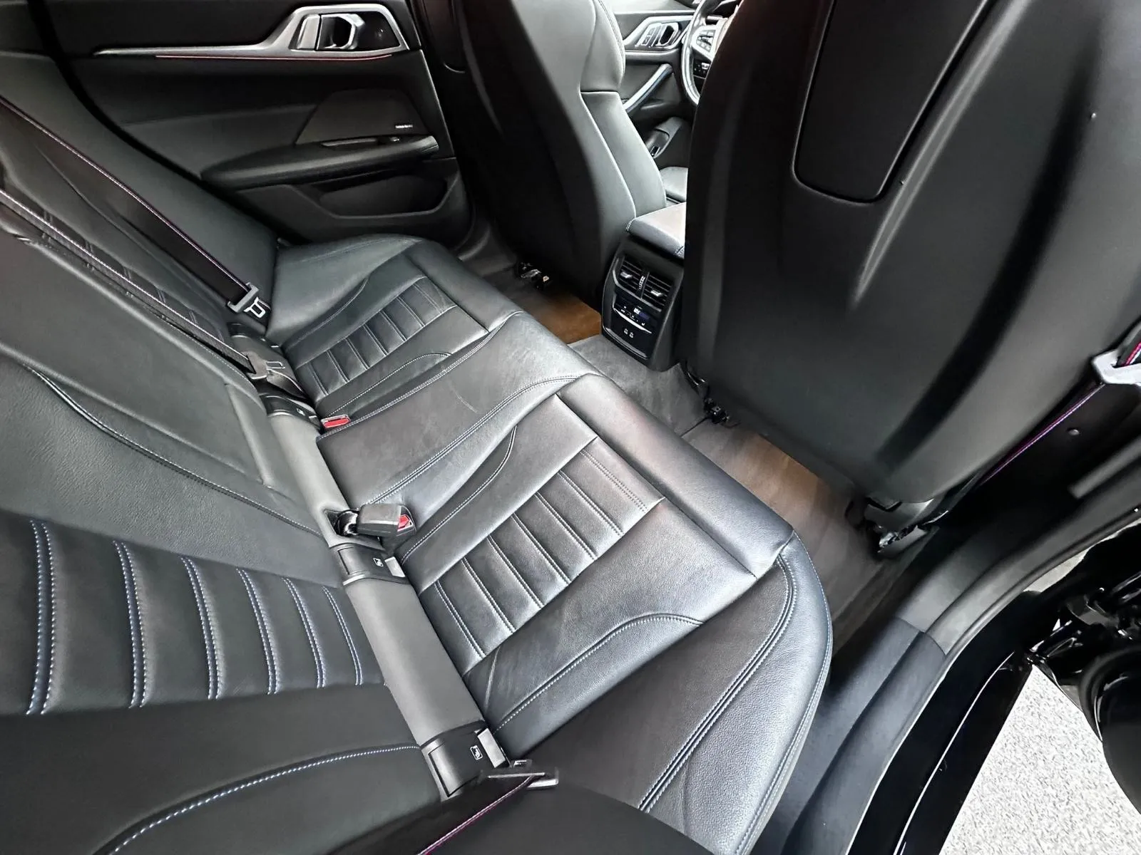 bmw serija 4 gran coupe 420d xdrive •2023.g.•kamera•pano• - slika 20