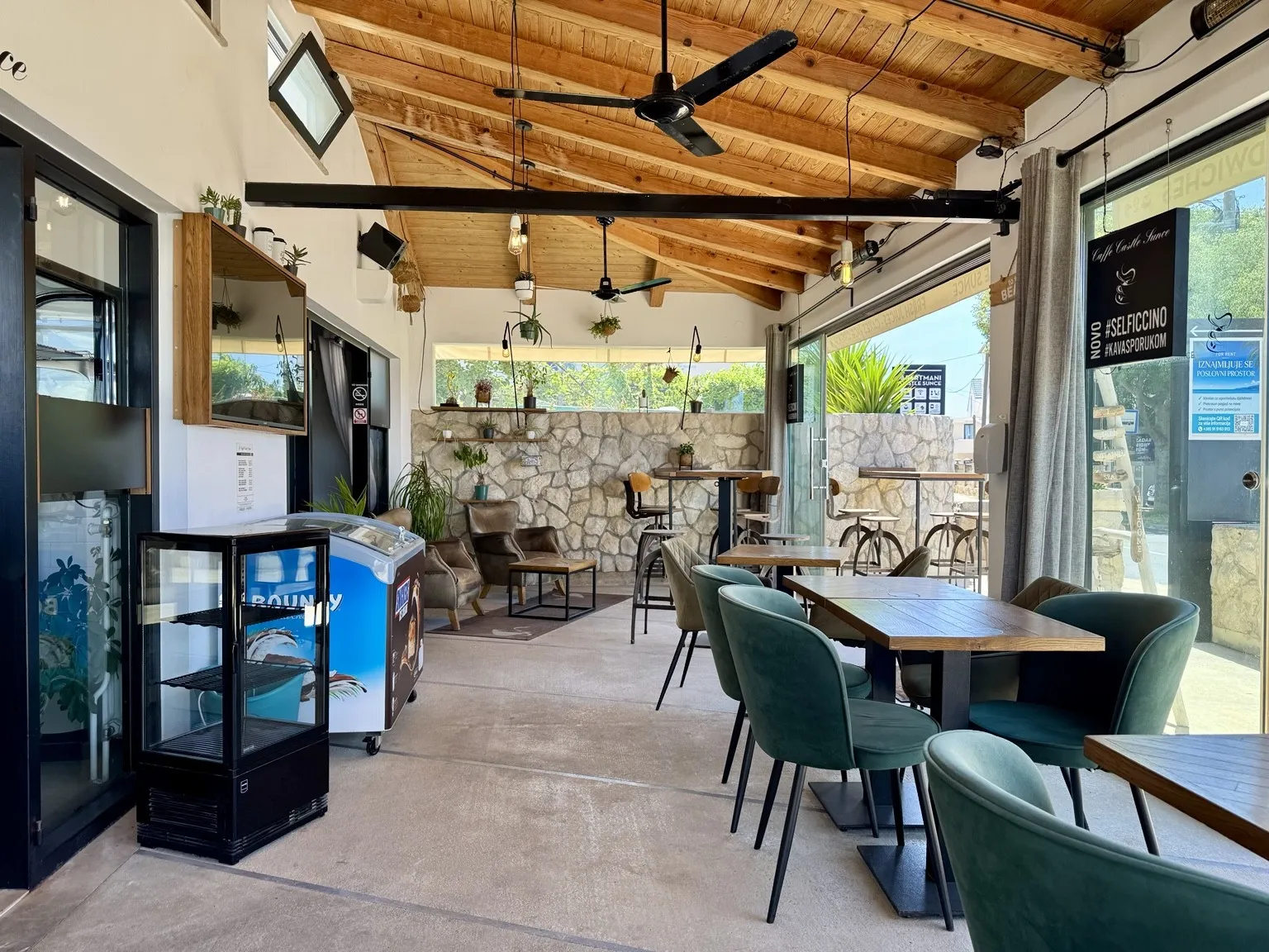 potpuno opremljeni café bar – samo 25 metara od plaže | diklo, zadar - slika 2