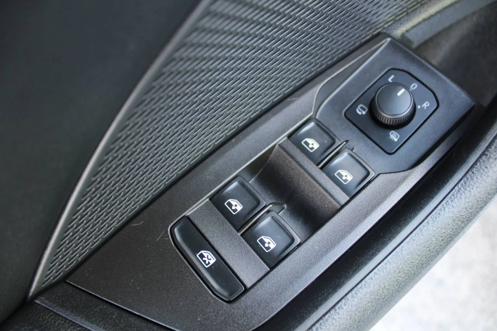 škoda octavia combi 2.0 tdi dsg *led, navigacija* - slika 13