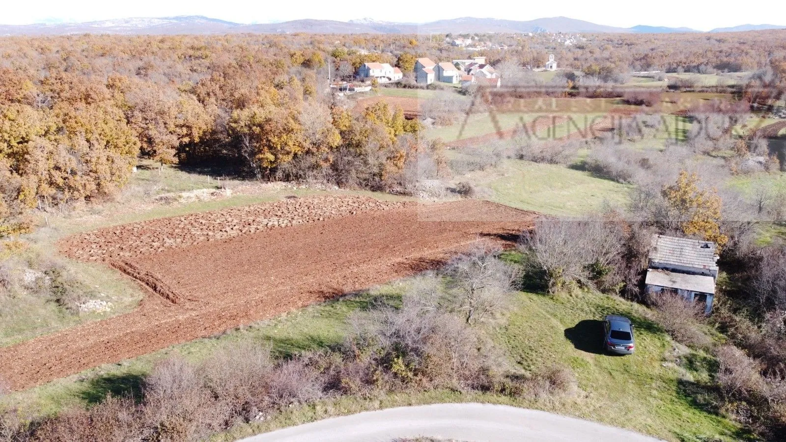 imotski objekt + građevinsko zemljište 2569 m2 proložac gornji - slika 2