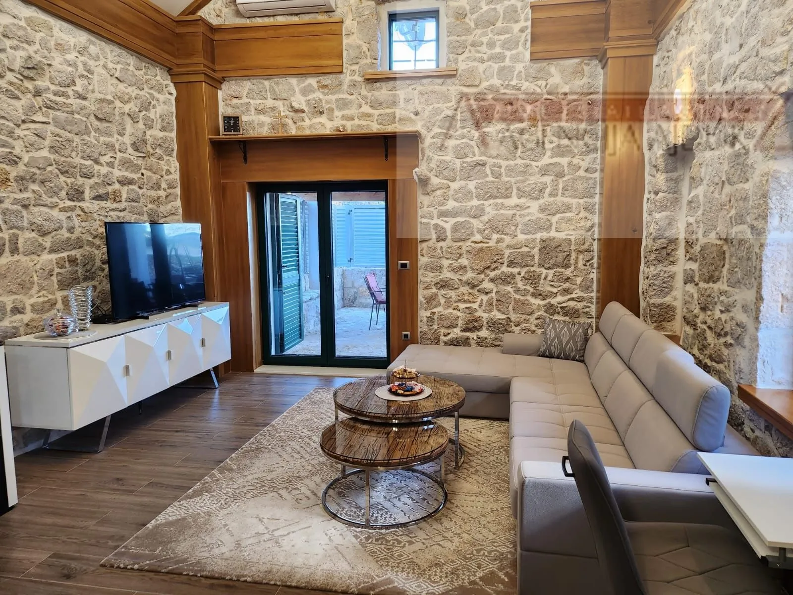 imotski renovirana kamena kuća - vrhunska nekretnina - novo! - slika 8