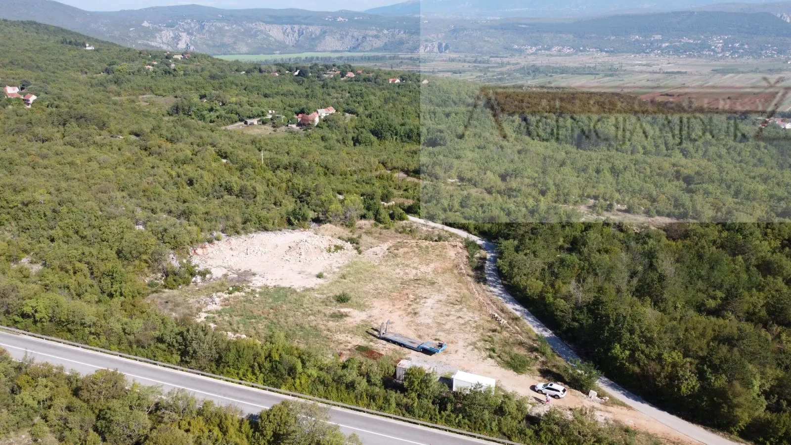 imotski 8883 m2 građevinsko zemljište - novo!! - slika 2