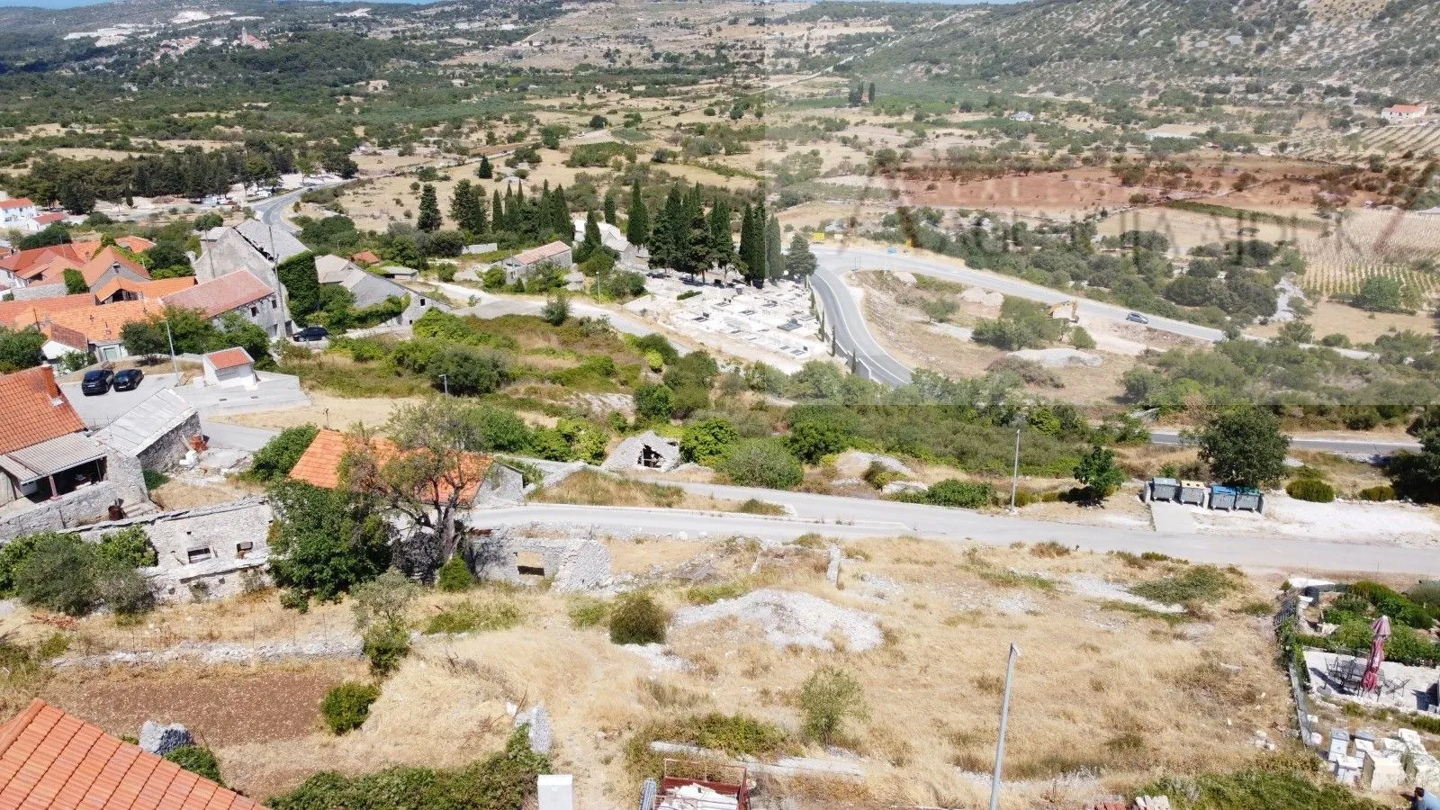 nerežišća otok brač građevinsko zemljište 901 m2 + 2 dozvole - novo - slika 2
