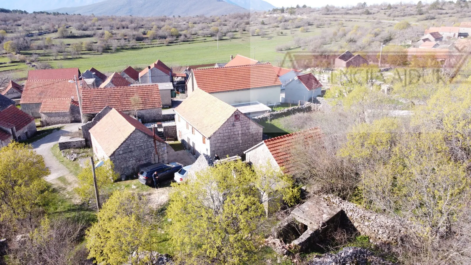 imotski - mrnjavci kamene kuća 190m2 + okućnica - slika 5