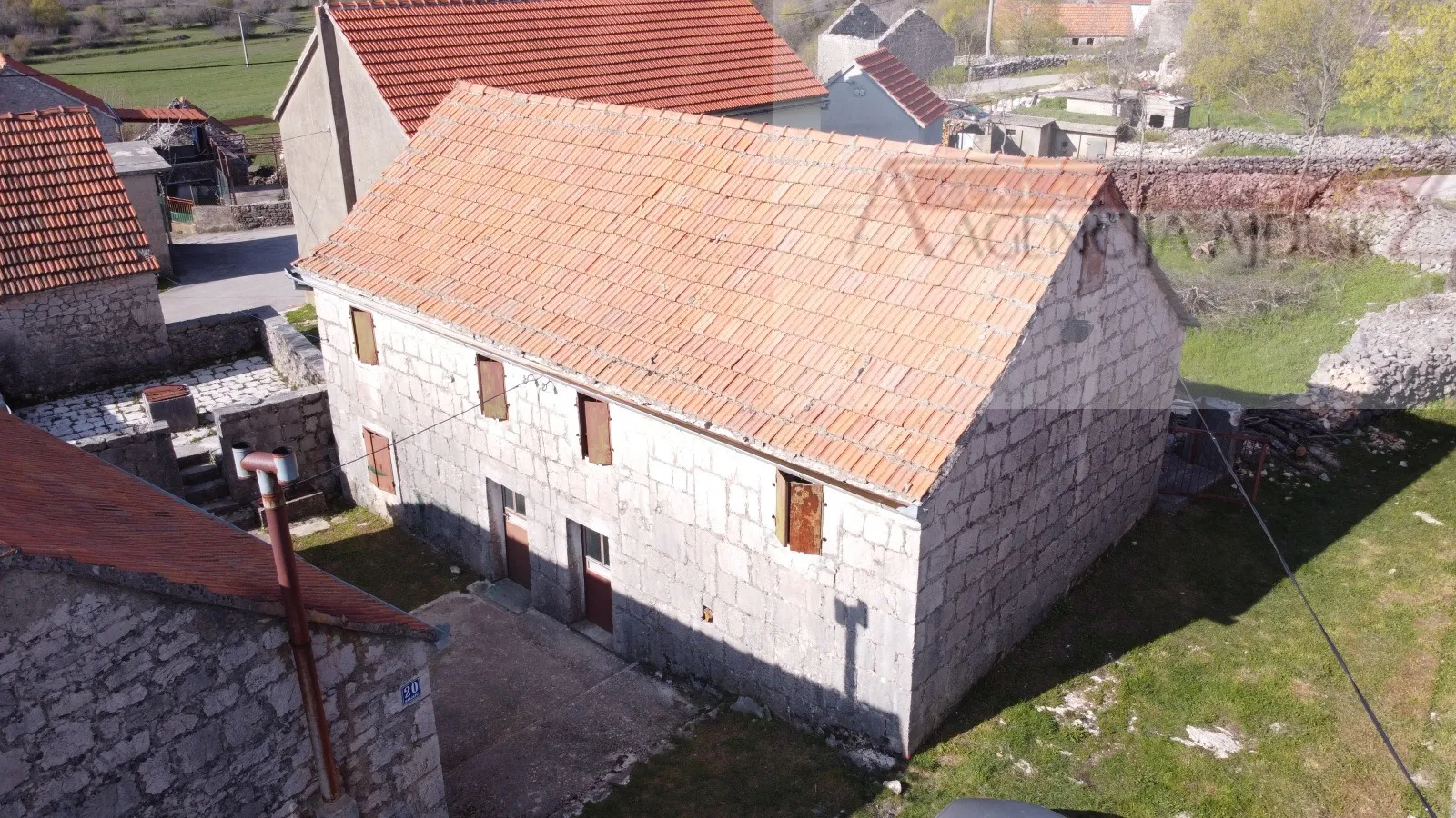 imotski - mrnjavci kamene kuća 190m2 + okućnica - slika 2