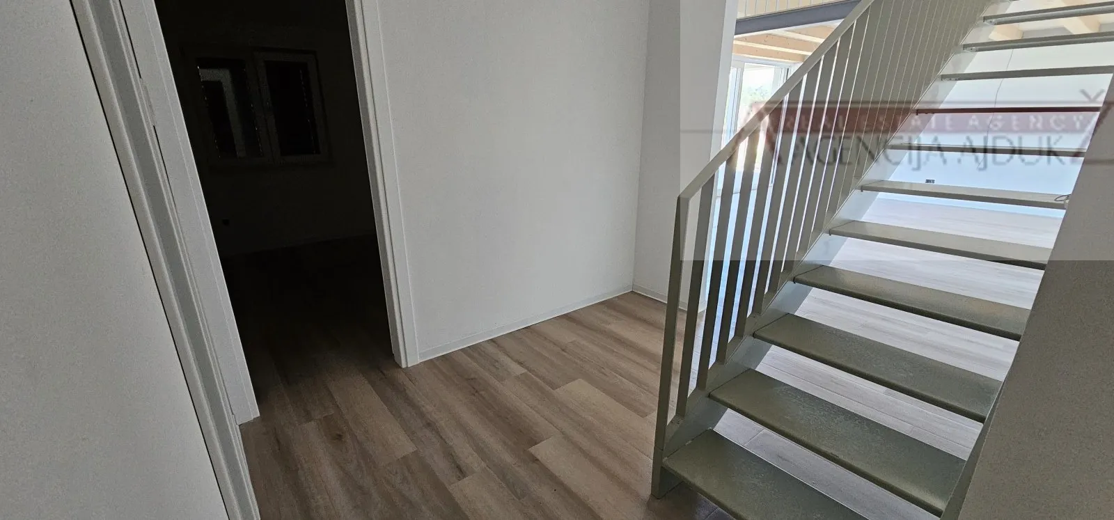 hvar novogradnja 101,86 m2 vrboska - dvosoban - dvoetažni - ekskluziva - slika 6