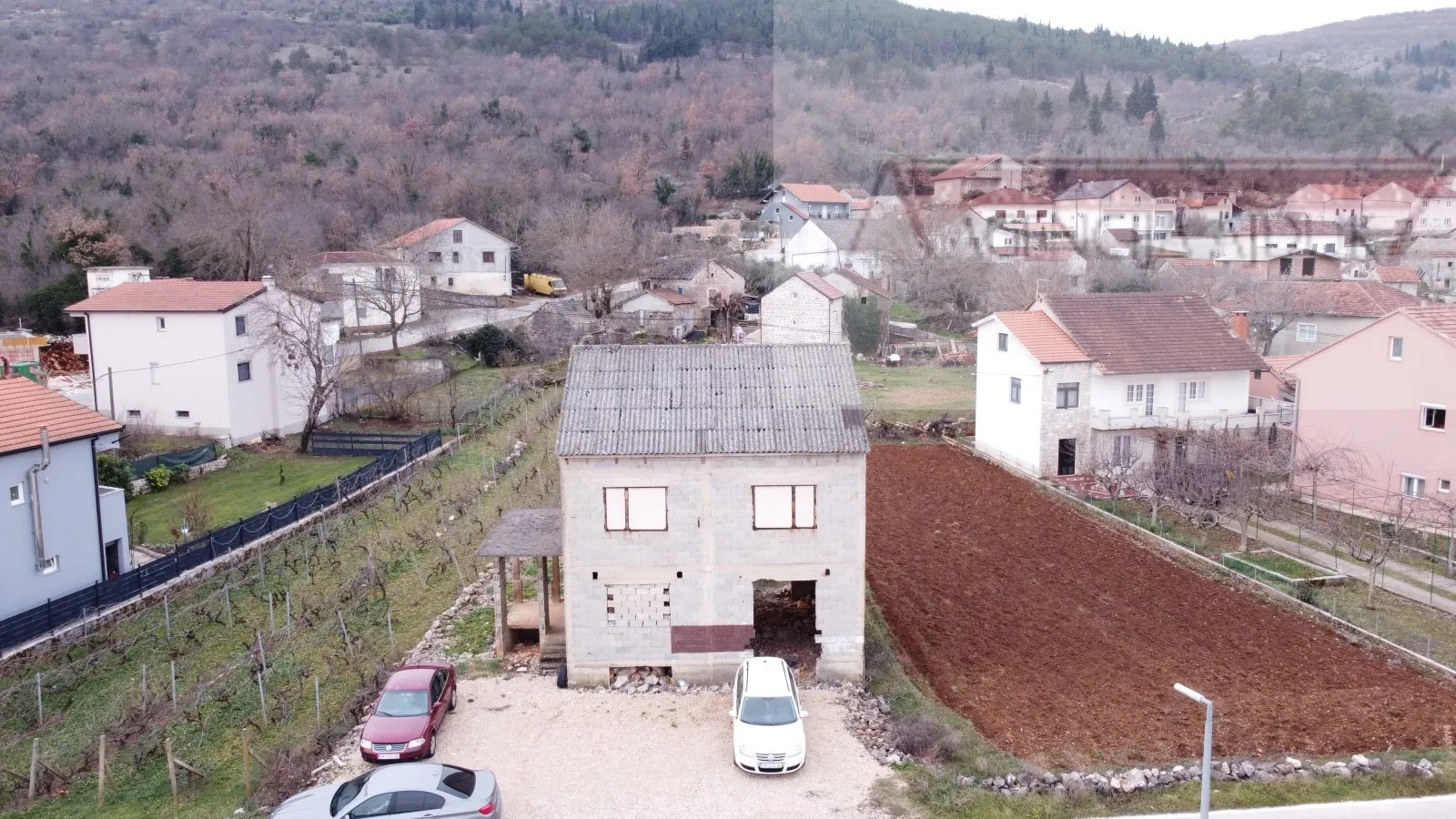 imotski kuća 229 m2 roh-bau zmijavci + dvorište 669 m2 - slika 3
