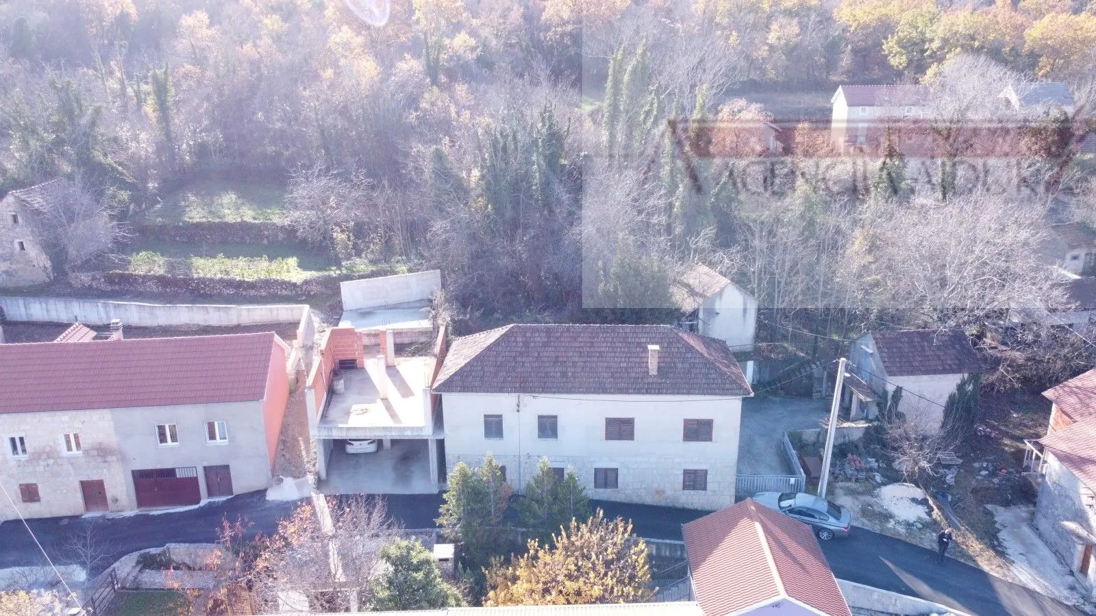 imotski runović obiteljska kuće 230 m2 + okućnica - slika 4