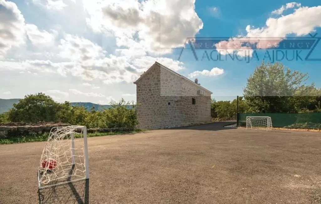 imotski - vila sa bazenom 190 m2 - top ponuda - slika 21