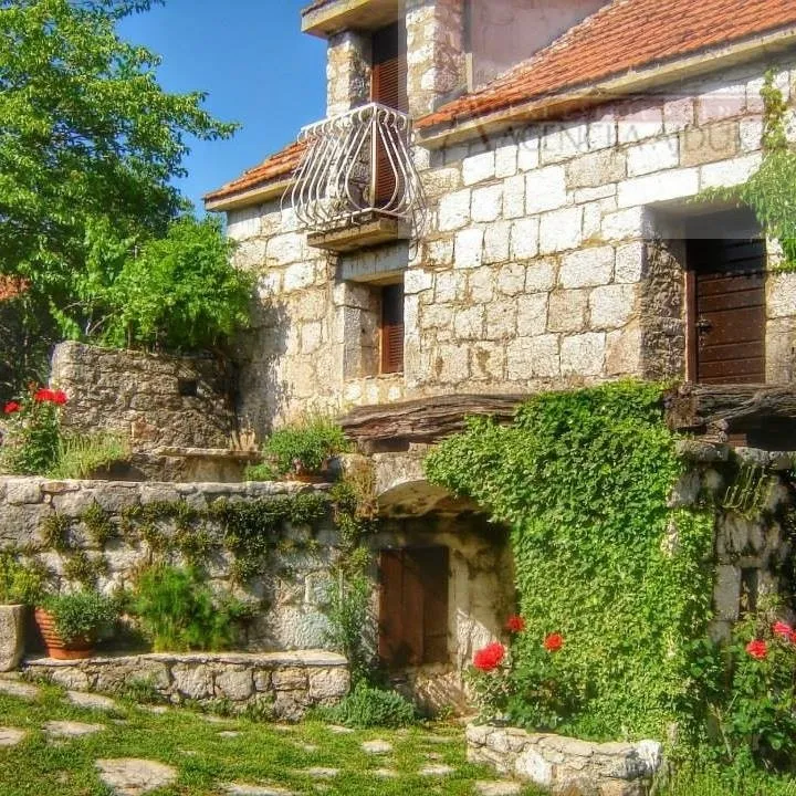 imotski lovreć uređena kamena kuća sa okućnicom - slika 2