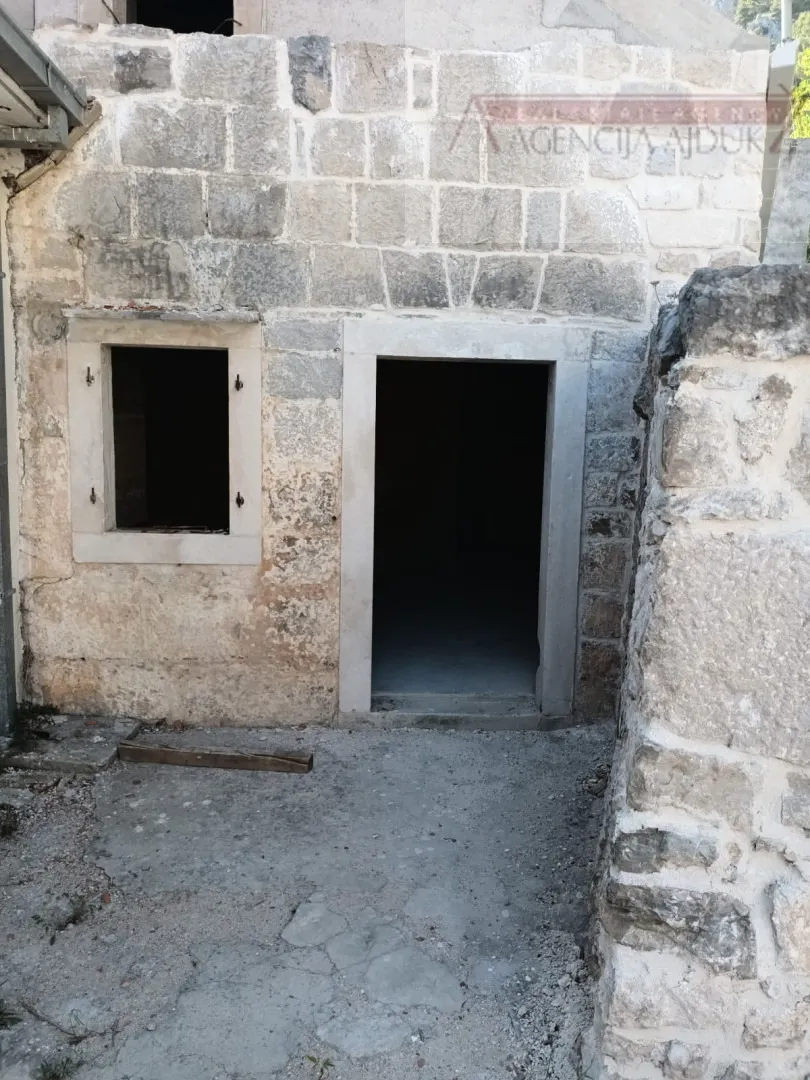 omiš lokva rogoznica renovirana kamena kuća 90 m2 - slika 7