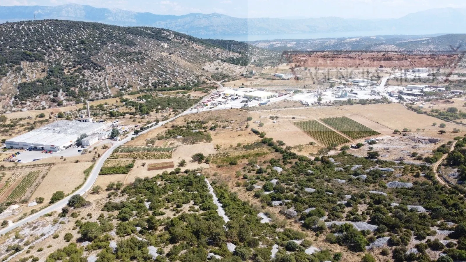 nerežišća otok brač građevinsko zemljište 901 m2 + 2 dozvole - novo - slika 9